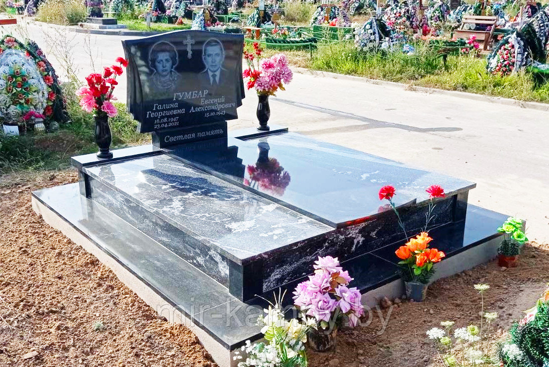 ДВОЙНОЙ ПАМЯТНИК С АМФИБОЛИТОМ В АУЛЬСЕ