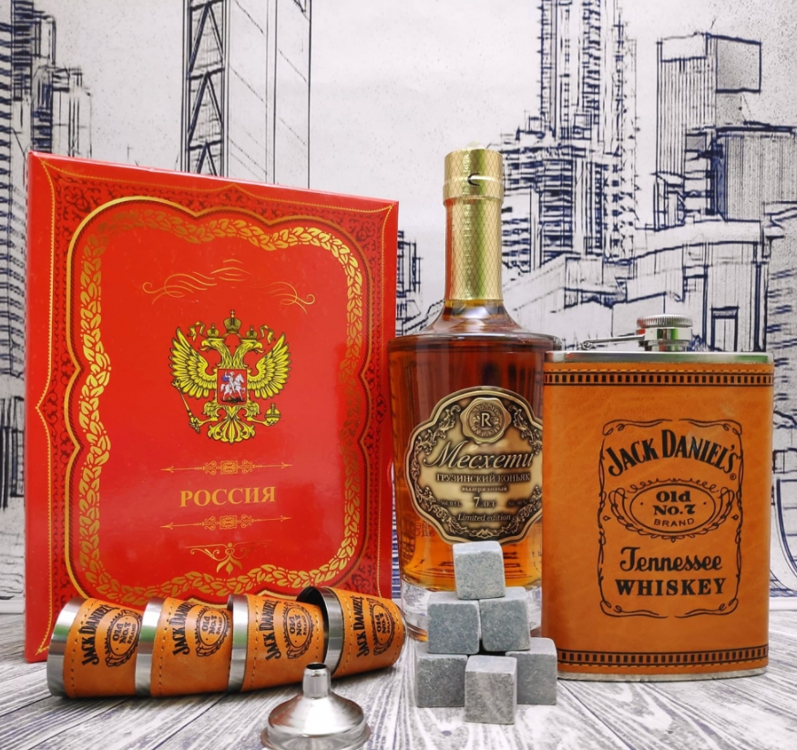 Подарочный набор Jack Daniels: фляжка 255 мл, 4 стопки и металлическая воронка M-39 - фото 6 - id-p181174701