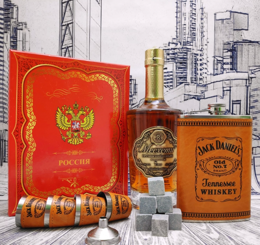 Подарочный набор Jack Daniels: фляжка 255 мл, 4 стопки и металлическая воронка M-39, фото 1