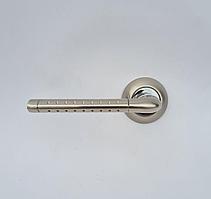 Дверная ручка VERONI - N 101 SN  Матовый никель / Хром
