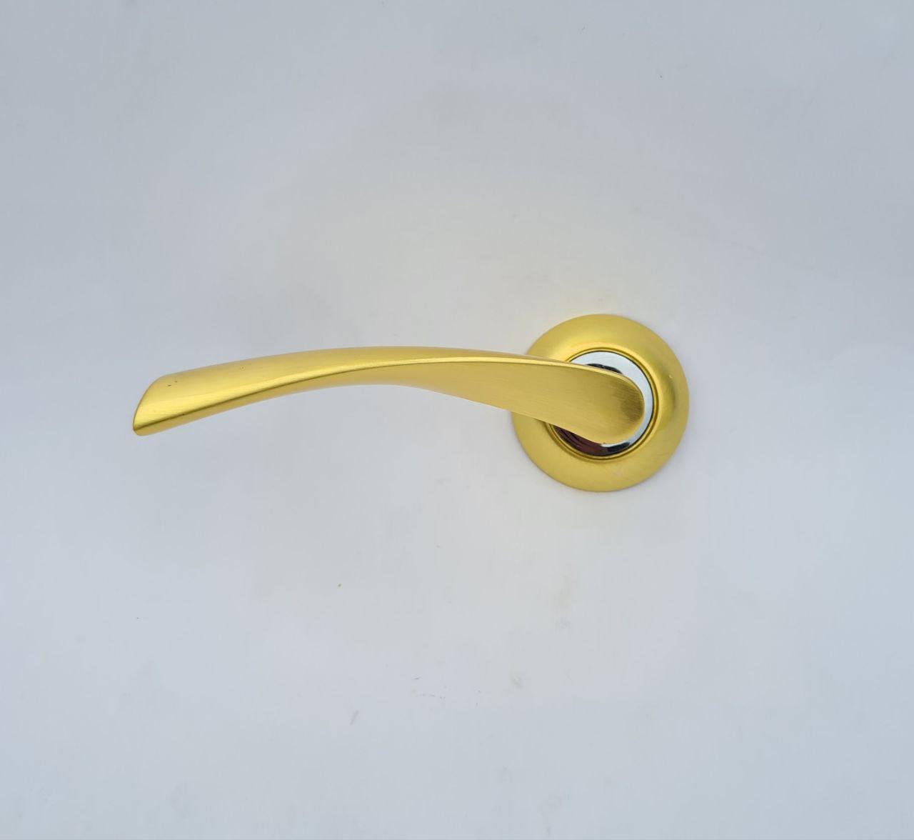Дверная ручка VERONI - N 100 BSB  Матовое золото / Хром, фото 1