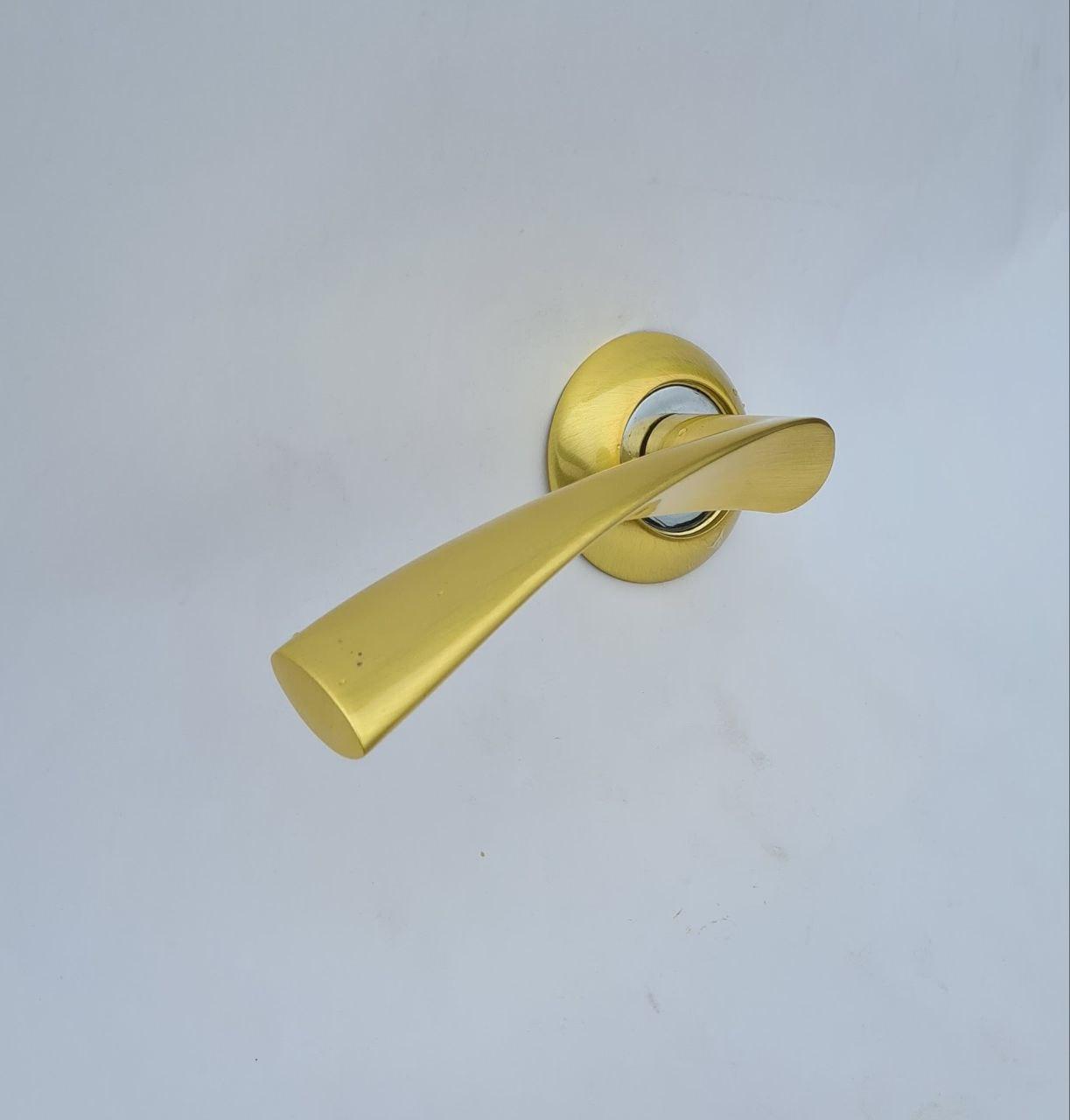 Дверная ручка VERONI - N 100 BSB Матовое золото / Хром - фото 3 - id-p188038559