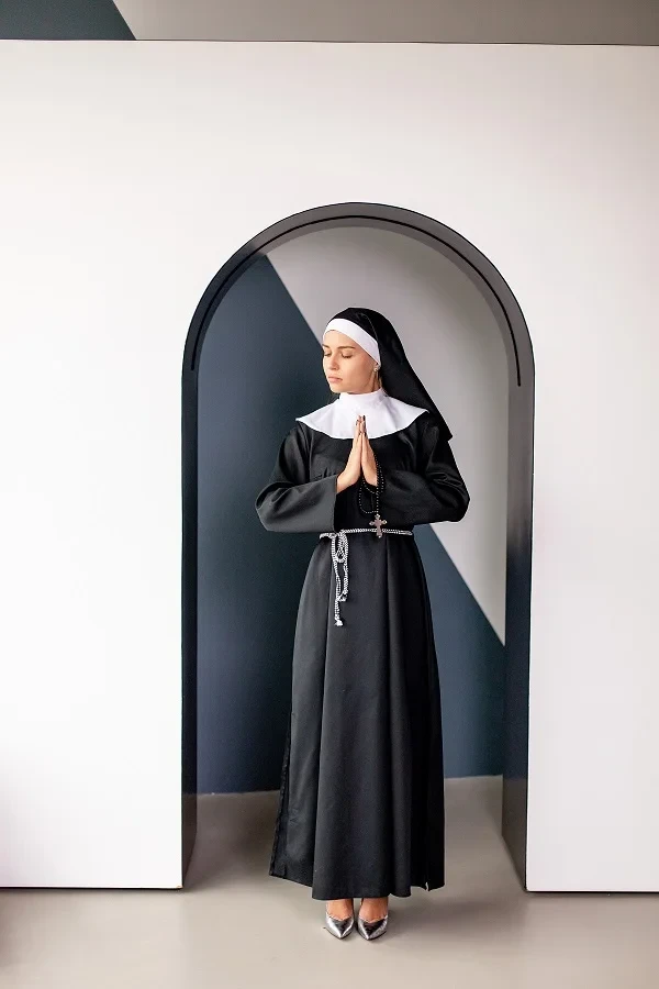 Карнавальный костюм для взрослых Монахиня 5024 к-23 Пуговка - фото 1 - id-p188372570