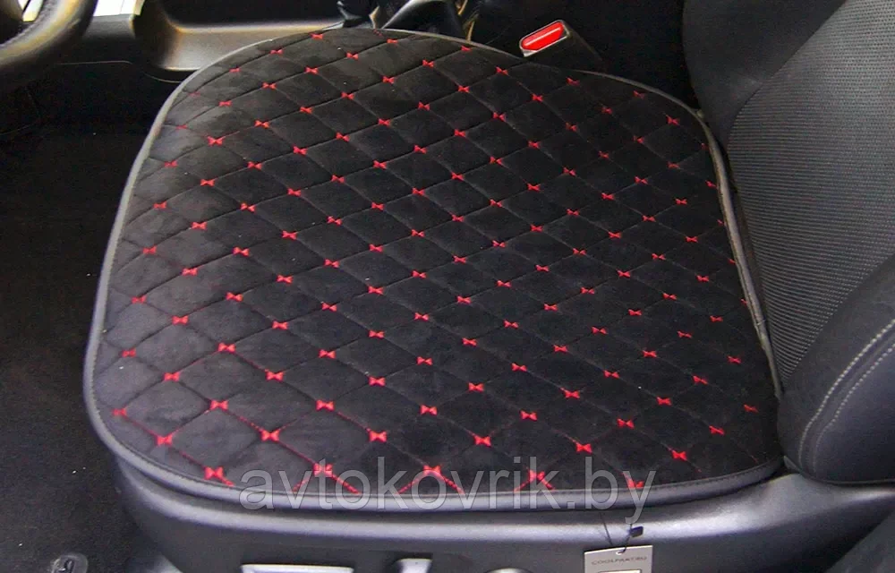 НАКИДКИ НА НИЖНИЕ сиденья для автомобилей АЛЬКАНТАРА РОМБ / MAXIMAL 50х54 см / черный с красной прострочкой - фото 1 - id-p188527304