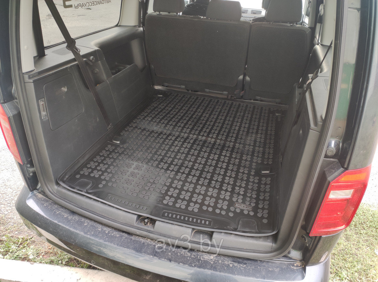 Коврик в багажник Volkswagen Caddy Maxi (5 Seats) 2007-2020 [231851] (Rezaw Plast)