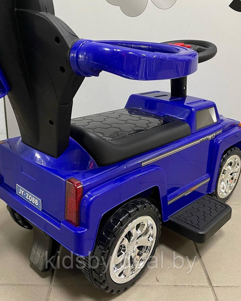 Детская машинка-каталка, толокар RiverToys Mercedes-Benz JY-Z08B (синий) c ручкой-управляшкой - фото 4 - id-p172619295