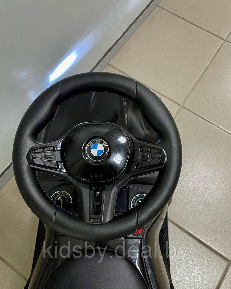Детская машинка-каталка RiverToys BMW M5 A999MP-D (черный) Лицензия - фото 3 - id-p176687415