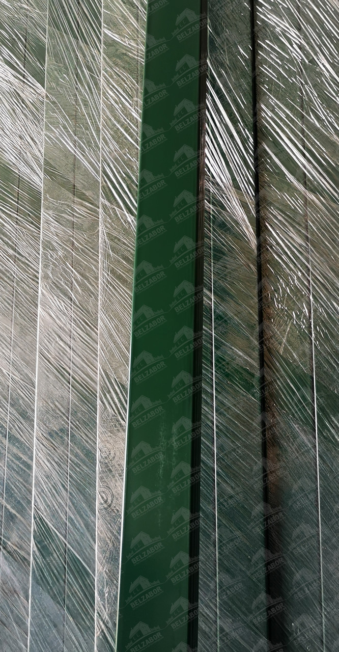 Столб 40*20*1.5 с полимерным покрытием  (RAL 6005) высота 3 м