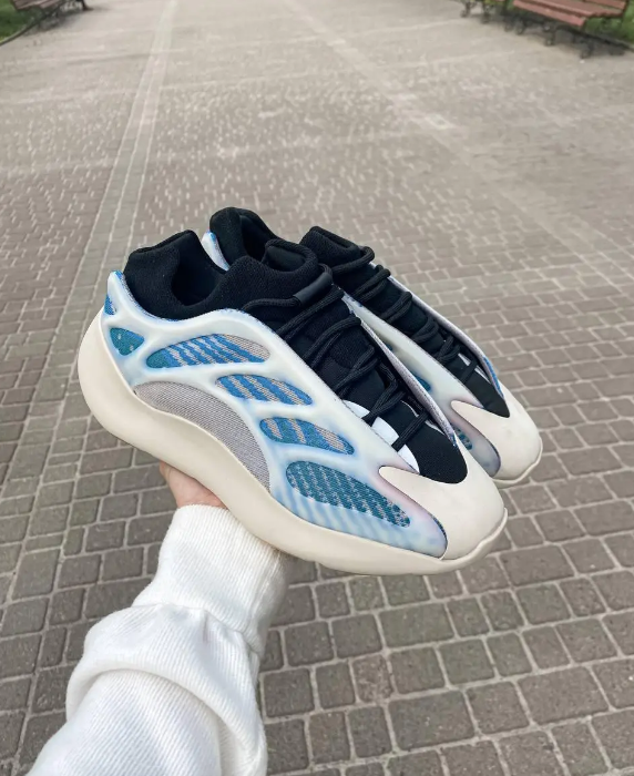 Кроссовки Adidas Yeezy Boost 700 V3 мужские - фото 3 - id-p190371616