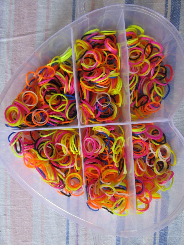Набор резинок rainbow loom для плетения браслетов 3500 резинок - фото 3 - id-p7713832