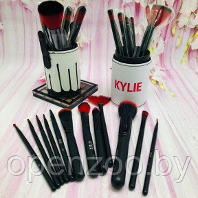 Набор кистей для макияжа в тубусе KYLIE RED/Black, RED/White 12 шт В белом тубусе с черным оформлением