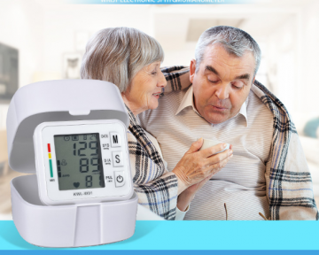 Цифровой тонометр на запястье Blood Pressure Monitor KWL-W01 - фото 1 - id-p120281825