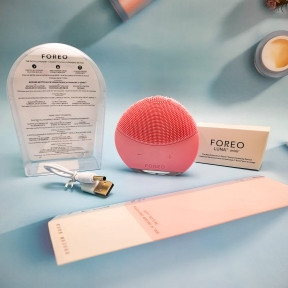 Вибрирующая силиконовая щетка для нежной очистки кожи лица Foreo LUNA mini 2 Нежно розовая - фото 1 - id-p109389935
