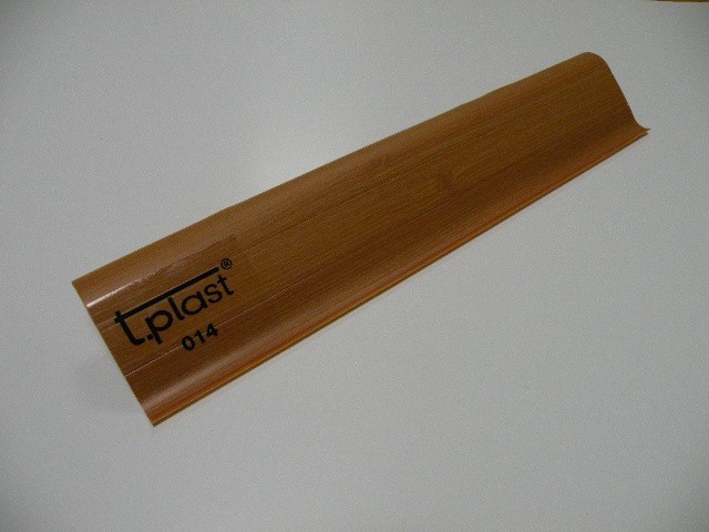 Напольный пластиковый плинтус с кабель каналом T-Plast 014
