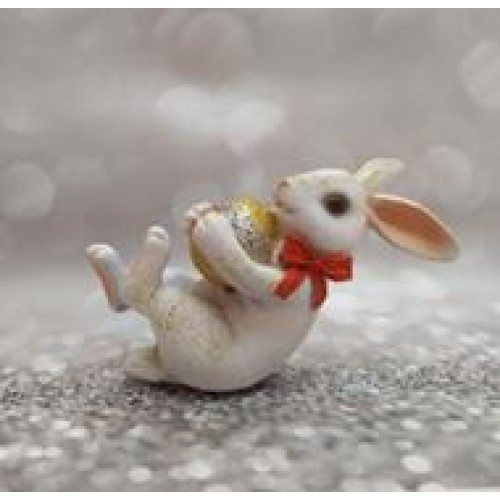 Статуэтка пасхальный заяц с подарком арт. ПЛ-10710 - фото 1 - id-p191479377