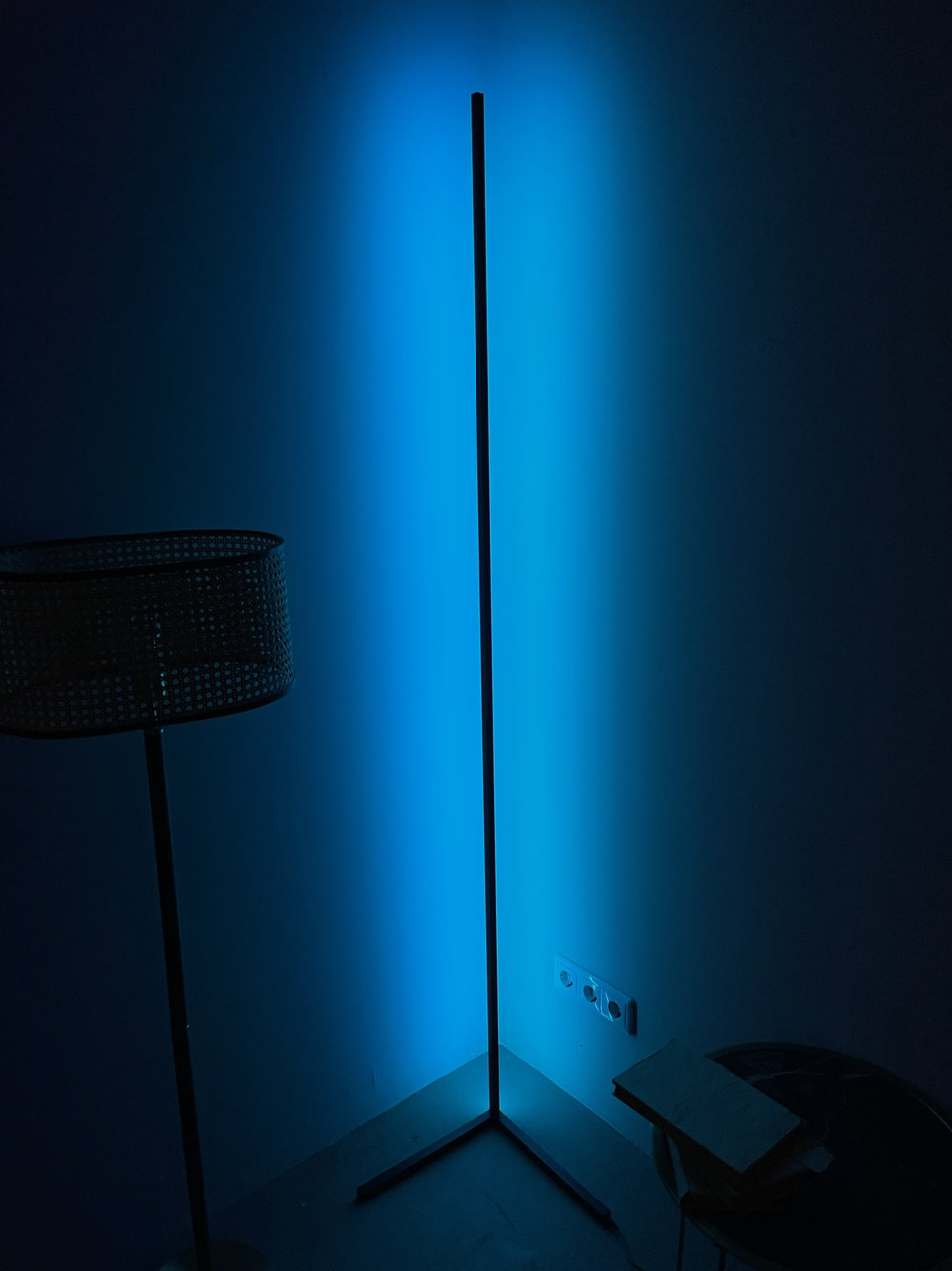Светильник RGB светодиодный 200 см | напольный угловой | управление с телефона и пульта (RGB торшер) - фото 4 - id-p167372371