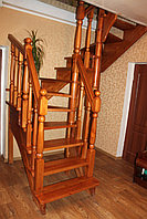 Деревянная лестница из массива сосны
