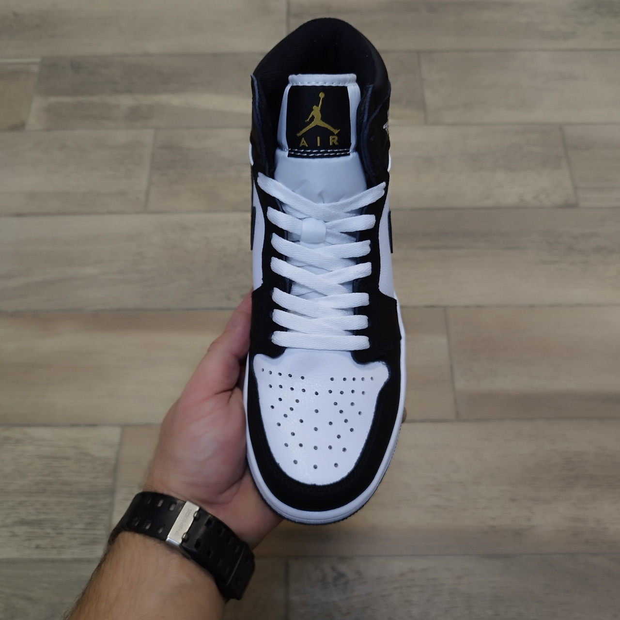 Кроссовки Air Jordan 1 High Black White с мехом - фото 3 - id-p138616802