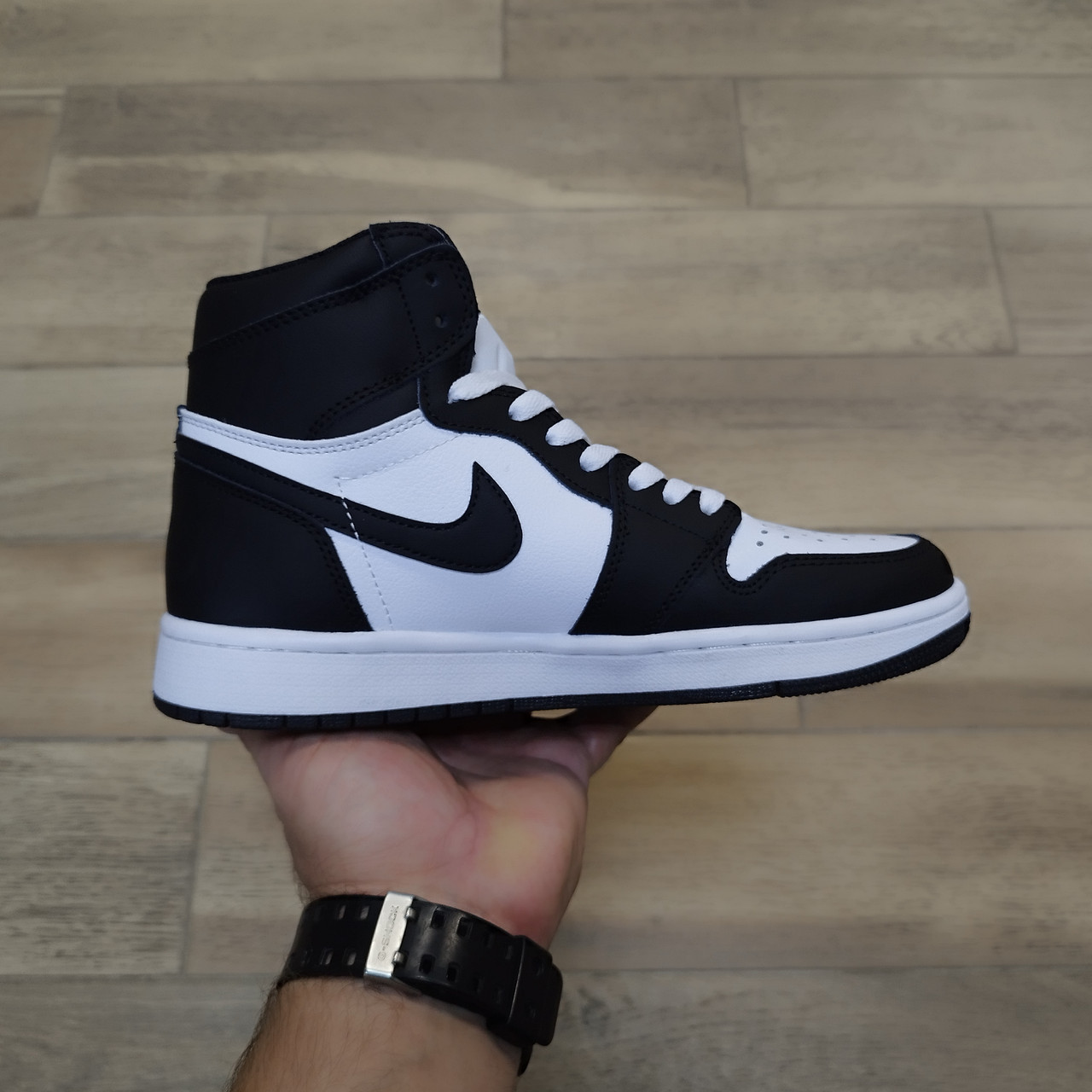 Кроссовки Air Jordan 1 High Black White с мехом - фото 2 - id-p138616802