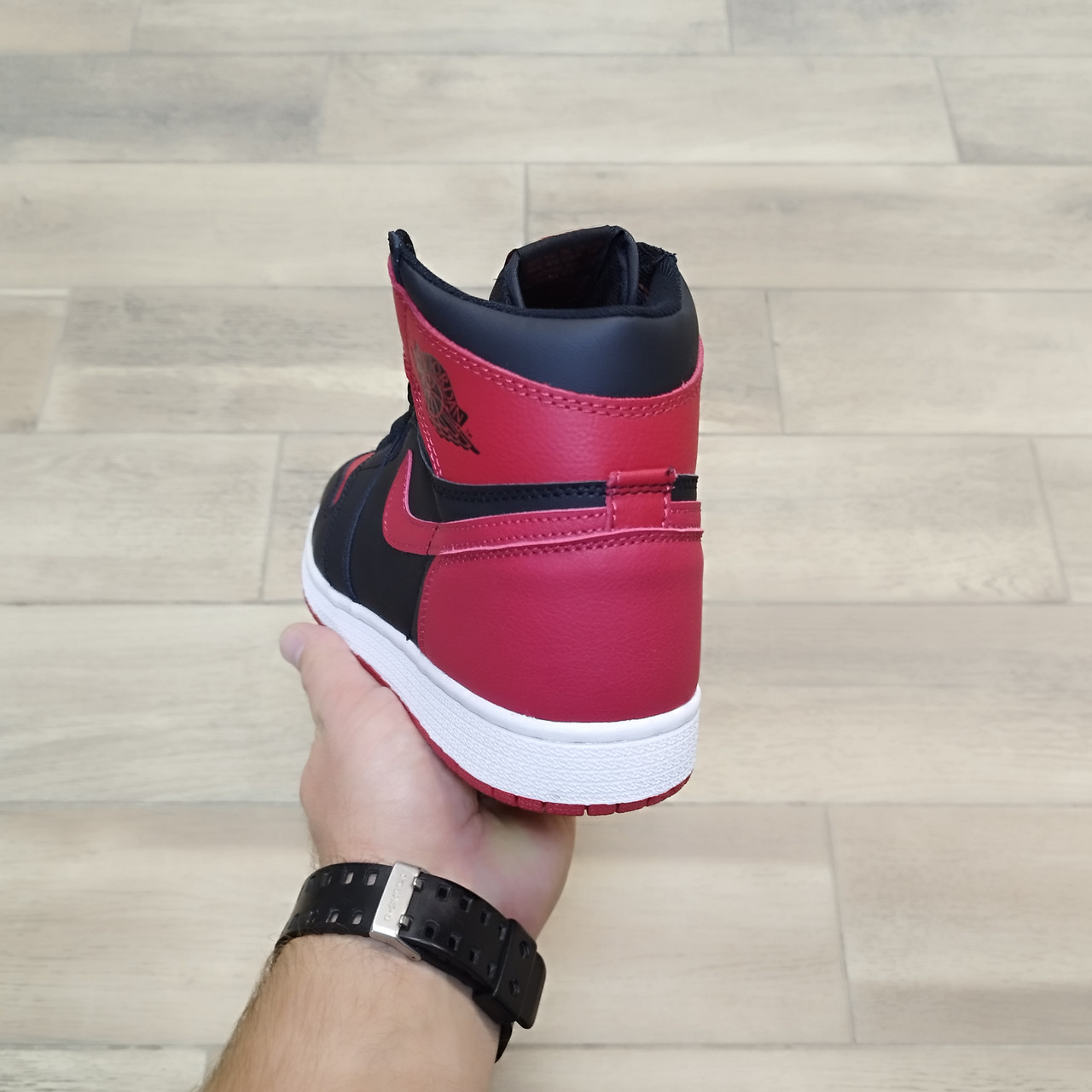 Кроссовки Air Jordan 1 Retro High OG Bred с мехом - фото 3 - id-p191920191