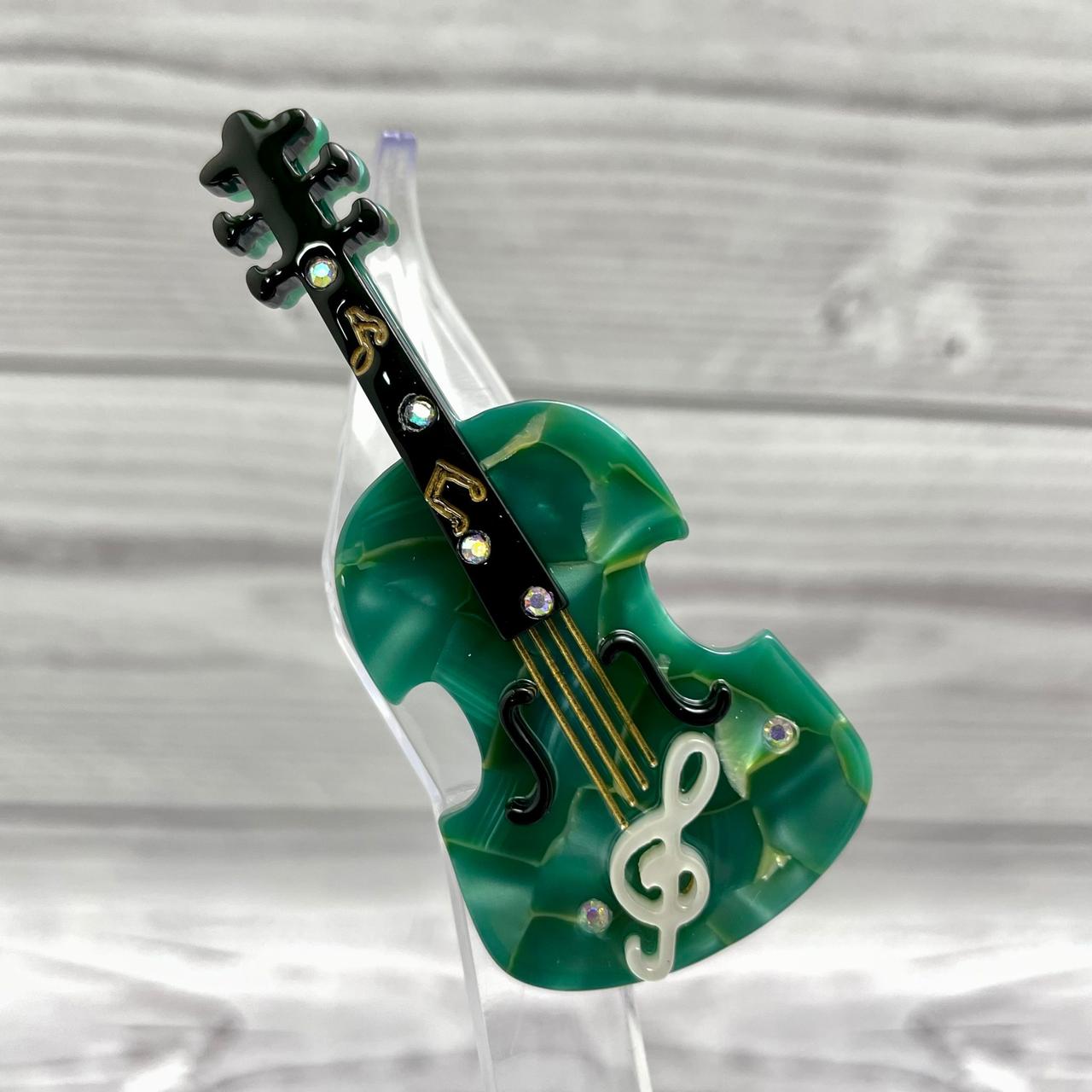 Бижутерия брошь для музыканта "Скрипка" 6.5 см Цвет Зеленый кварц, фото 1