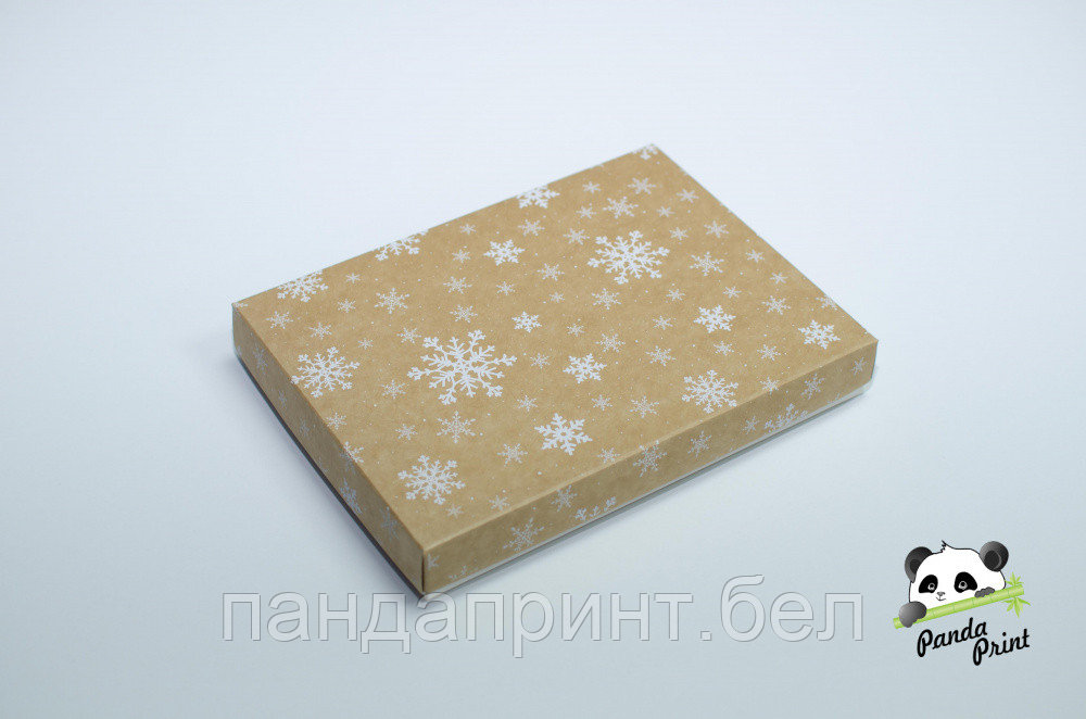 Коробка 220х160х30 Снежинки белые на крафте (белое дно)