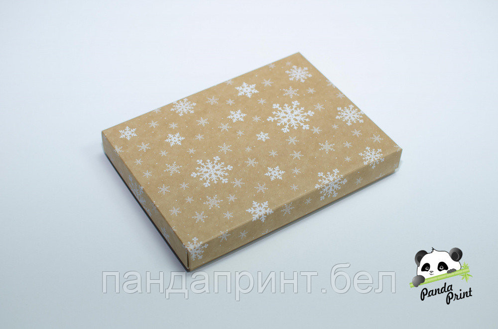 Коробка 220х160х30 Снежинки белые на крафте (крафт дно)