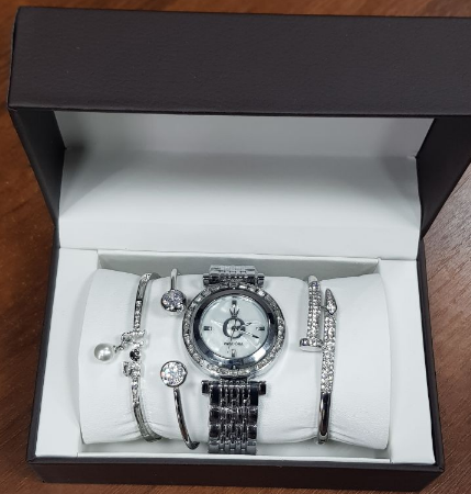 Подарочный набор часы Pandora +3 браслет (реплика) - фото 1 - id-p116550763