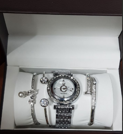 Подарочный набор часы Pandora +3 браслет (реплика) - фото 2 - id-p116550763