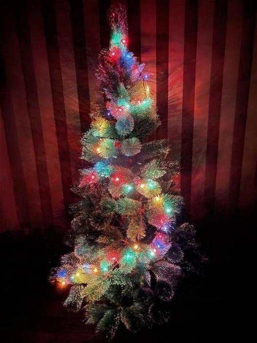Новогодняя искусственная елка с шишками и снегом 240 см литая пушистая ель заснеженная с подсветкой - фото 6 - id-p192917603