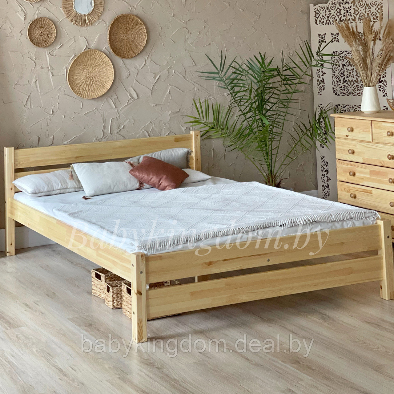 Двуспальная  кровать "Бора" 140х200(лак)