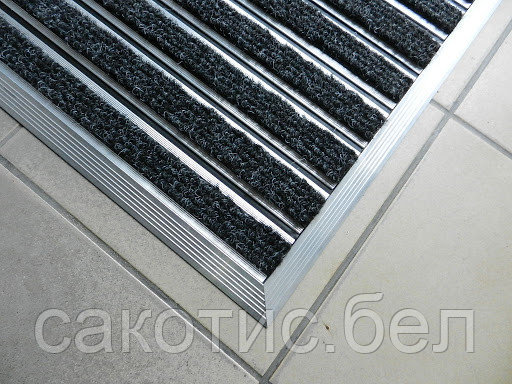 Алюминиевая грязезащитная решетка 390х590 мм резина - фото 4 - id-p193215679