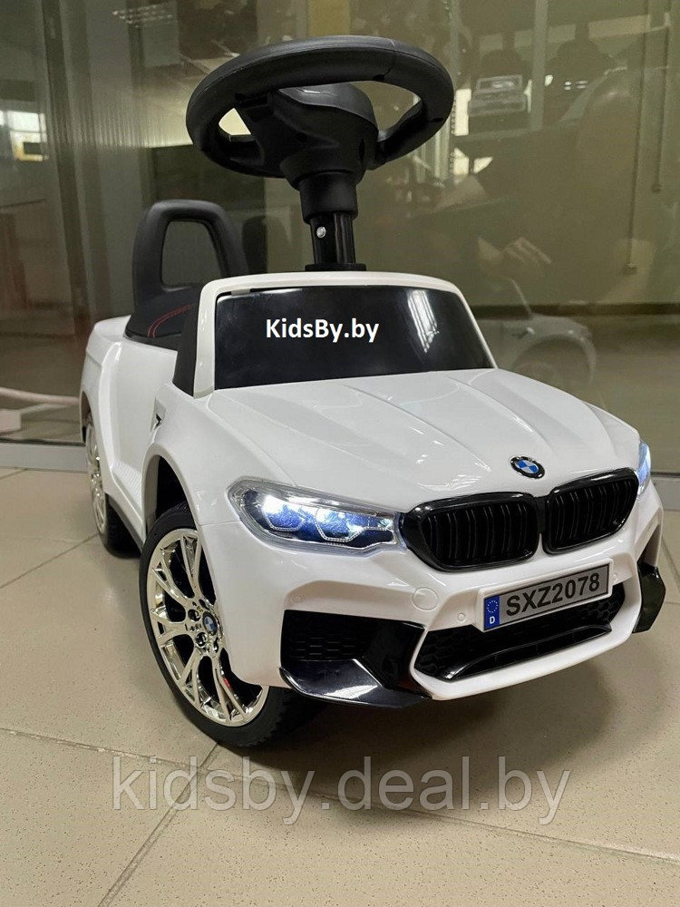 Детская машинка-каталка RiverToys BMW M5 A999MP-D (белый) Лицензия - фото 1 - id-p176687413