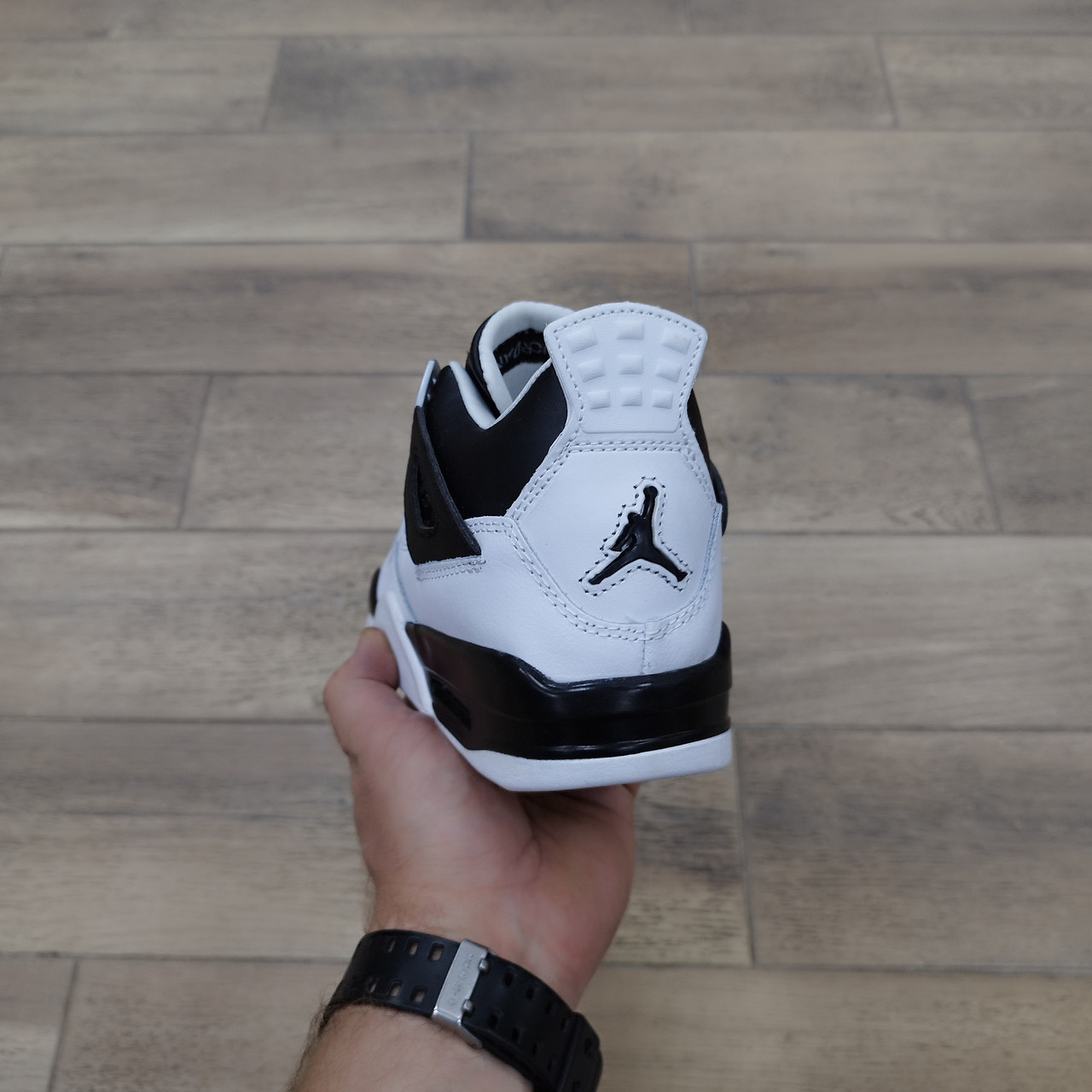 Кроссовки Jordan 4 Retro White Black с мехом - фото 4 - id-p193138544