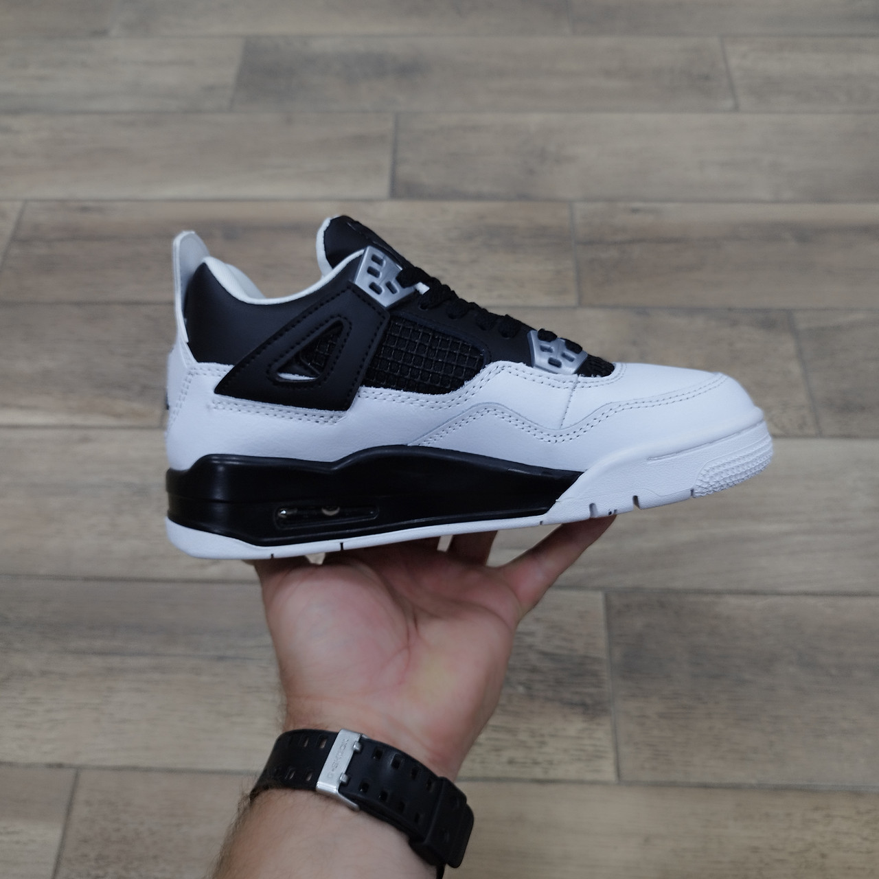 Кроссовки Jordan 4 Retro White Black с мехом - фото 2 - id-p193138544
