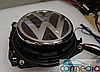 Камера заднего вида Volkswagen Golf 7  моторизированная вместо заводской эмблемы, фото 2