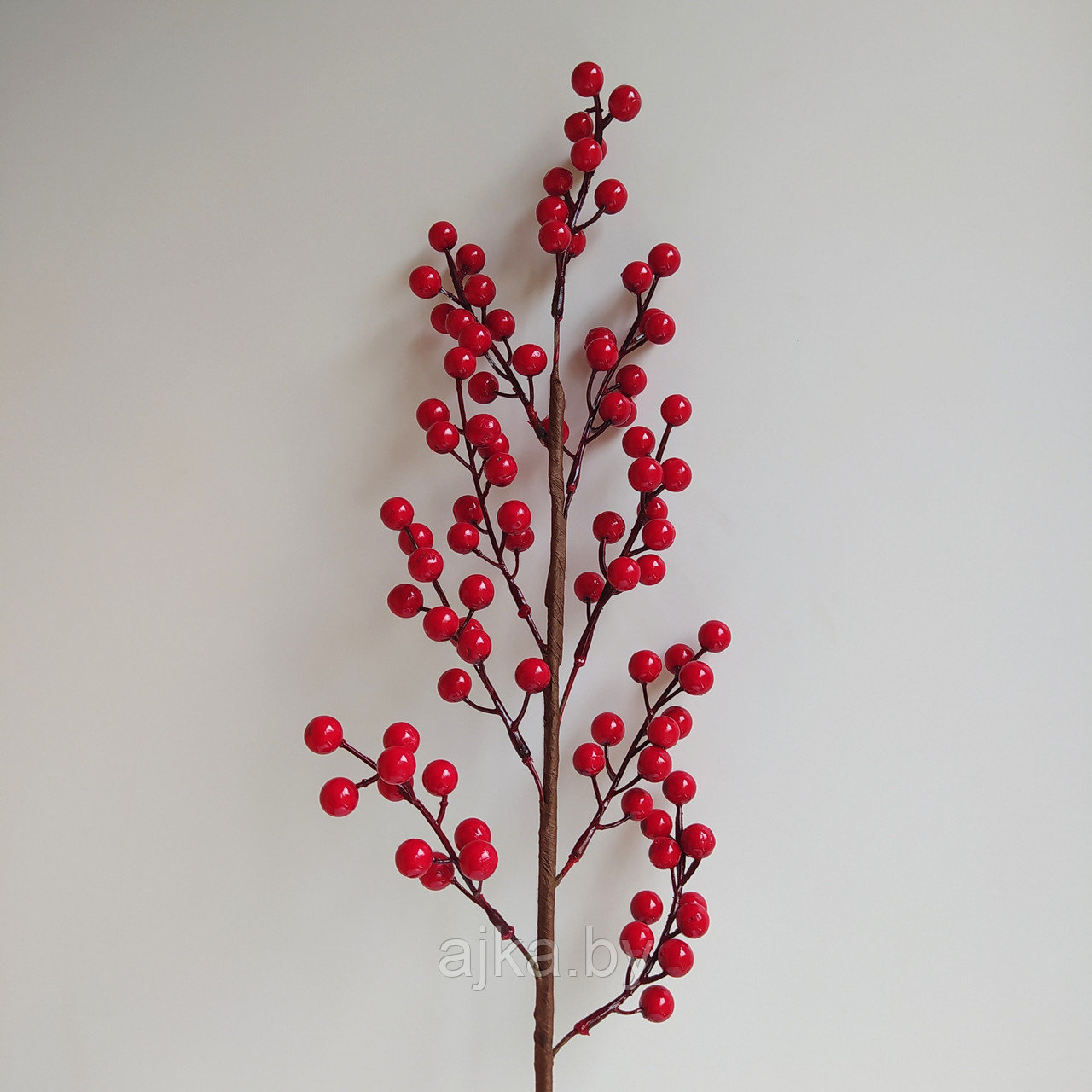 Ветка декоративная с красными ягодами 70 см - фото 1 - id-p193486784