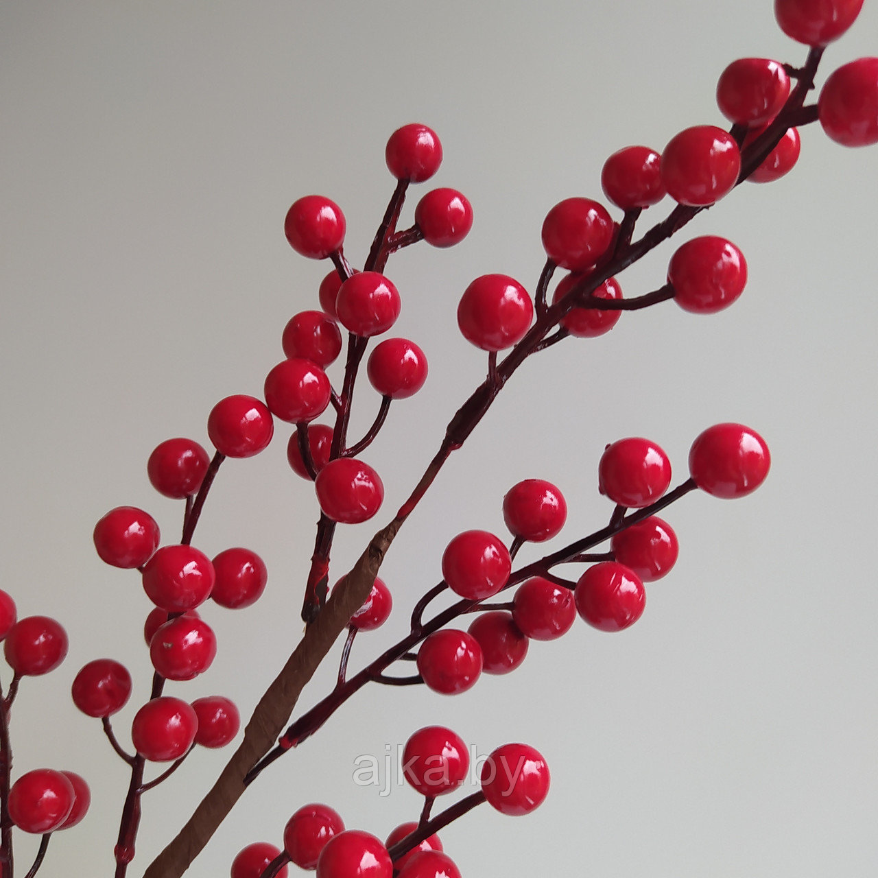 Ветка декоративная с красными ягодами 70 см - фото 5 - id-p193486784