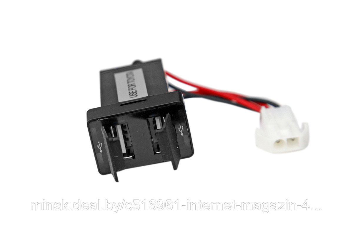 Розетка USB 3,1A для Toyota 32x22. Артикул: RIF22-4-1012800 - фото 1 - id-p193652756