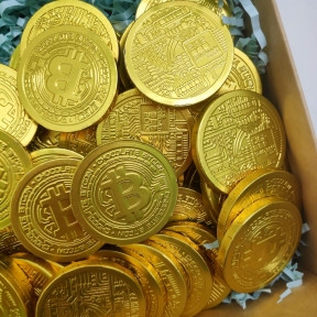 Золотые шоколадные монеты Bitcoin, набор 20 монеток (Россия) - фото 1 - id-p193699283