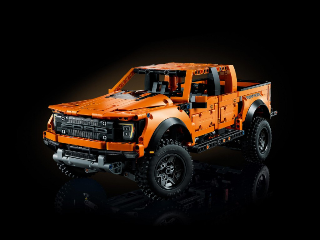 LEGO Конструктор LEGO Technic 42126 Ford F-150 Raptor - фото 1 - id-p193907788