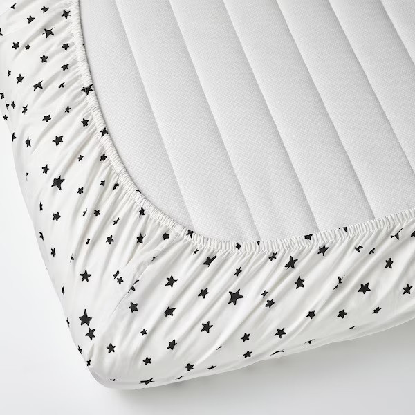 IKEA/ БУСЕНКЕЛЬ Простыня на резинке, звездный узор/белый,90x200 см - фото 2 - id-p194079761