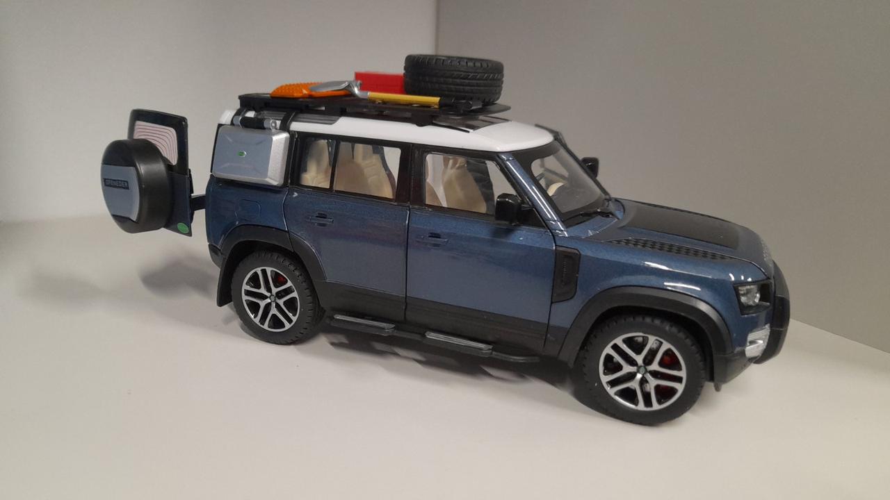 Металлическая машинка коллекционная модель Land Rover Defender 110, Range Rover, Рэндж 1:24 разные цвета 24 см - фото 4 - id-p194100358