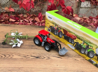 Модель трактора: Трактор уборочный с граблями и ковшом 1:32  Qunxing Toys 550-49A