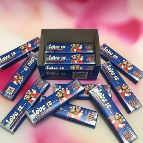 Уценка Блок жевательных конфет с вкладышами Love is..(12 пластин по 5 конфет в каждой. всего 60 конфет) Арбуз - фото 1 - id-p179625060