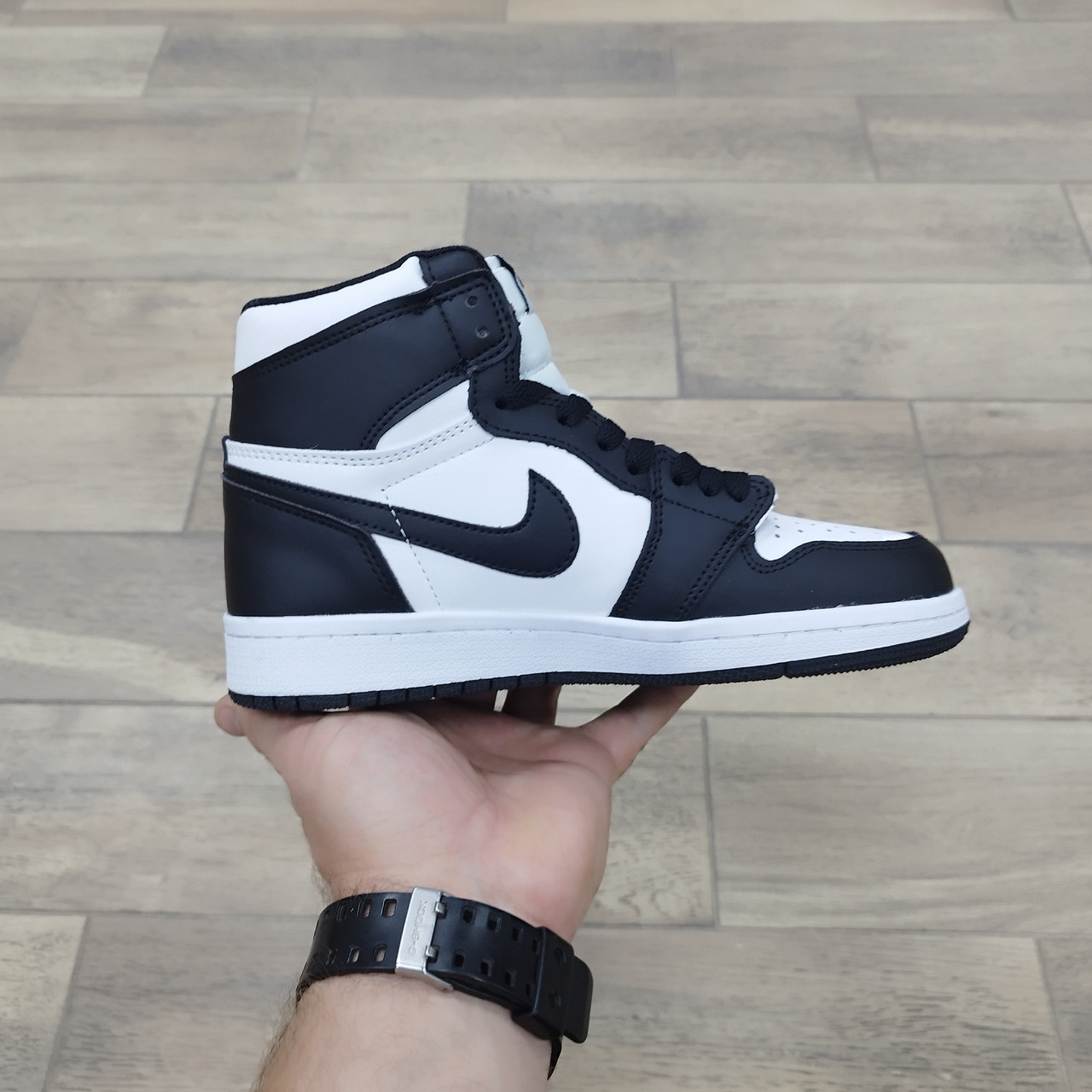 Кроссовки Air Jordan 1 Mid Black White с мехом - фото 2 - id-p193923659