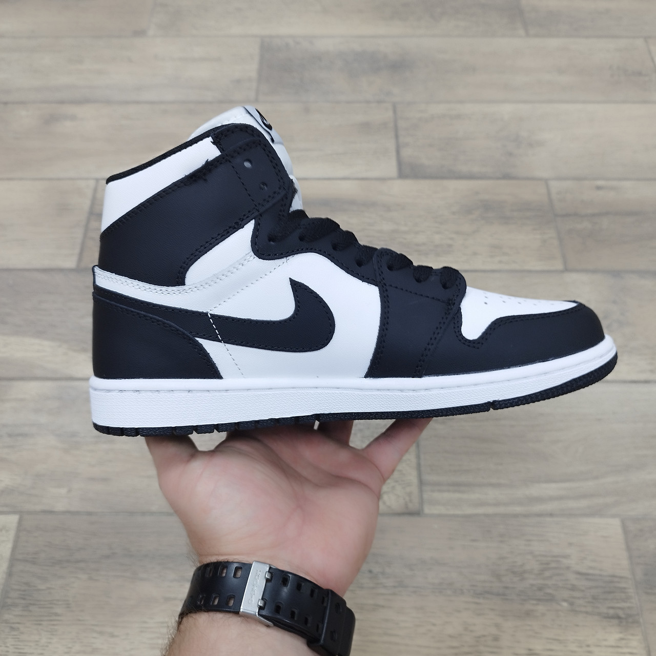 Кроссовки Air Jordan 1 Mid Black White с мехом - фото 8 - id-p193923659