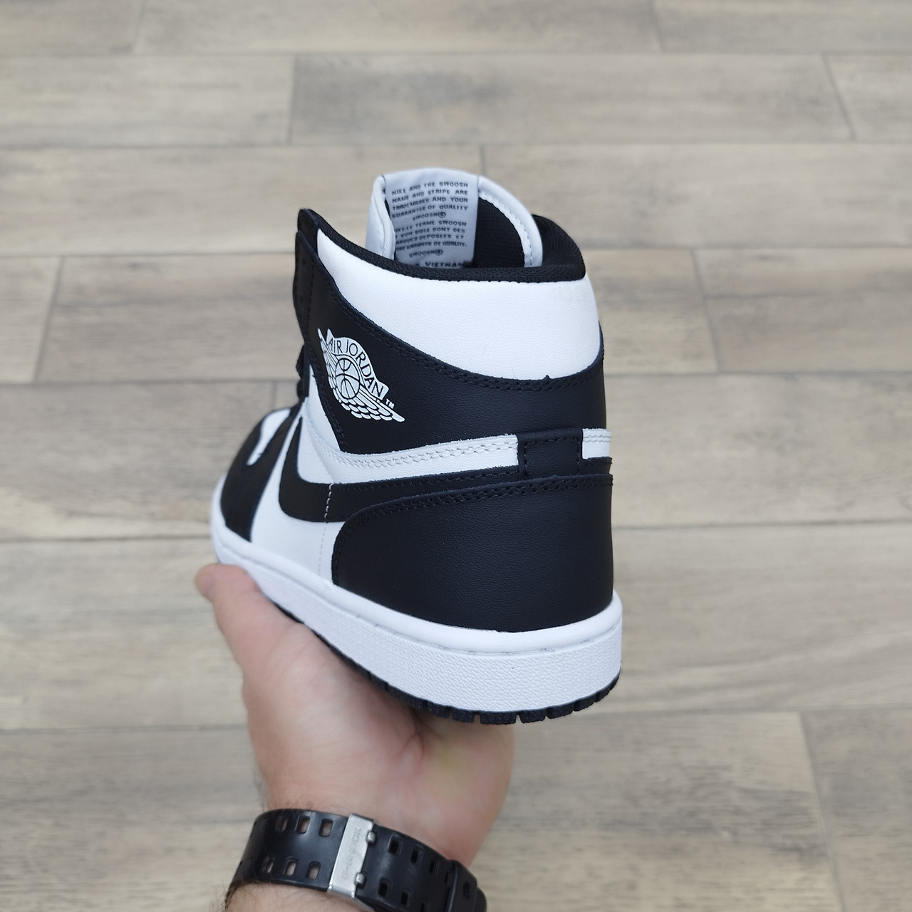 Кроссовки Air Jordan 1 Mid Black White с мехом - фото 10 - id-p193923659