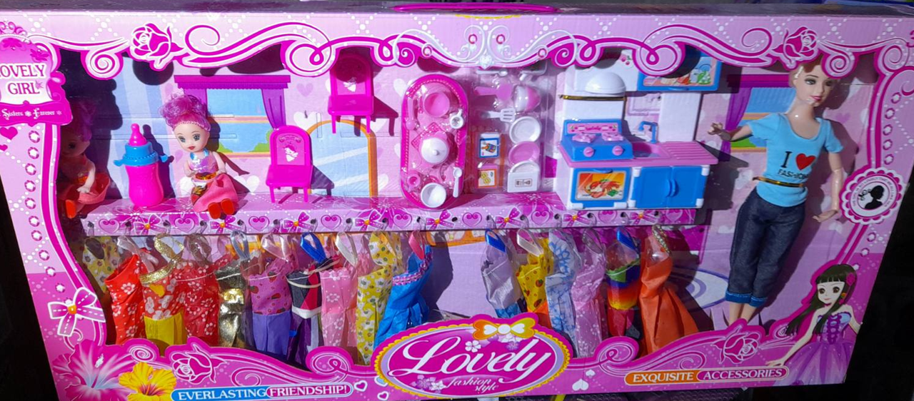 Набор кукла барби Barbie шарнирная  семья с платьми и  с аксессуарами,детская кухня
