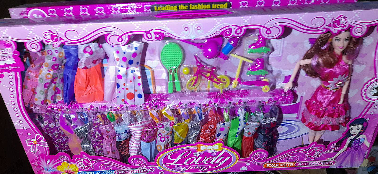 Набор кукла барби Barbie шарнирная  семья с платьми с и  с аксессуарами.